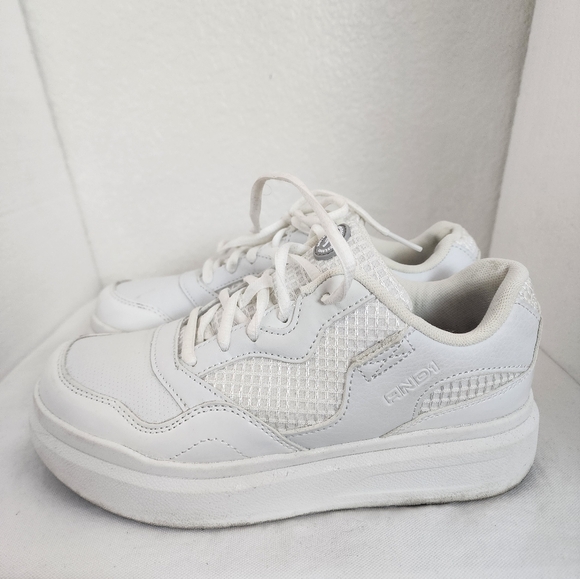 Andi 1 White Athletic Youth Sneakers Size 4 - Picture 2 of 6